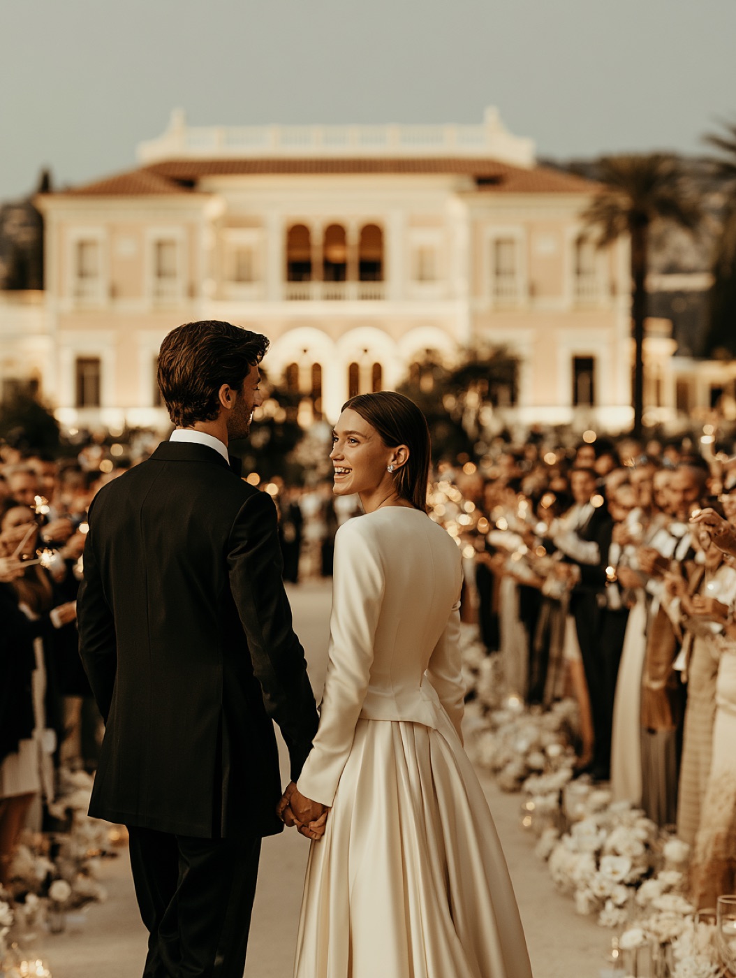 Élise looking back at her guests